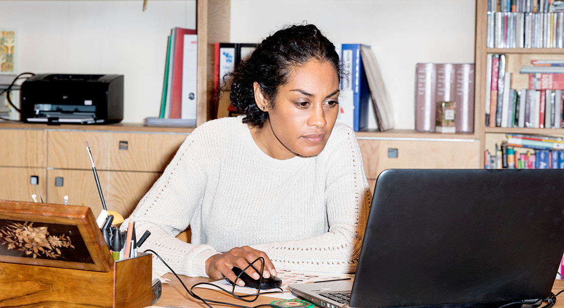 header vrouw laptop
